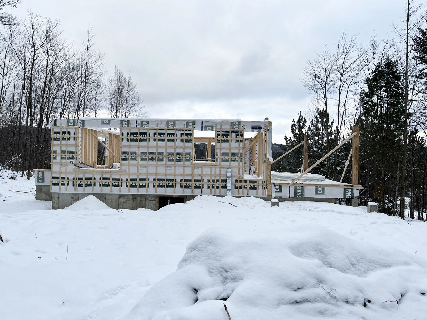 Construction Neuve Maison Charpente Extérieure Laurentides
