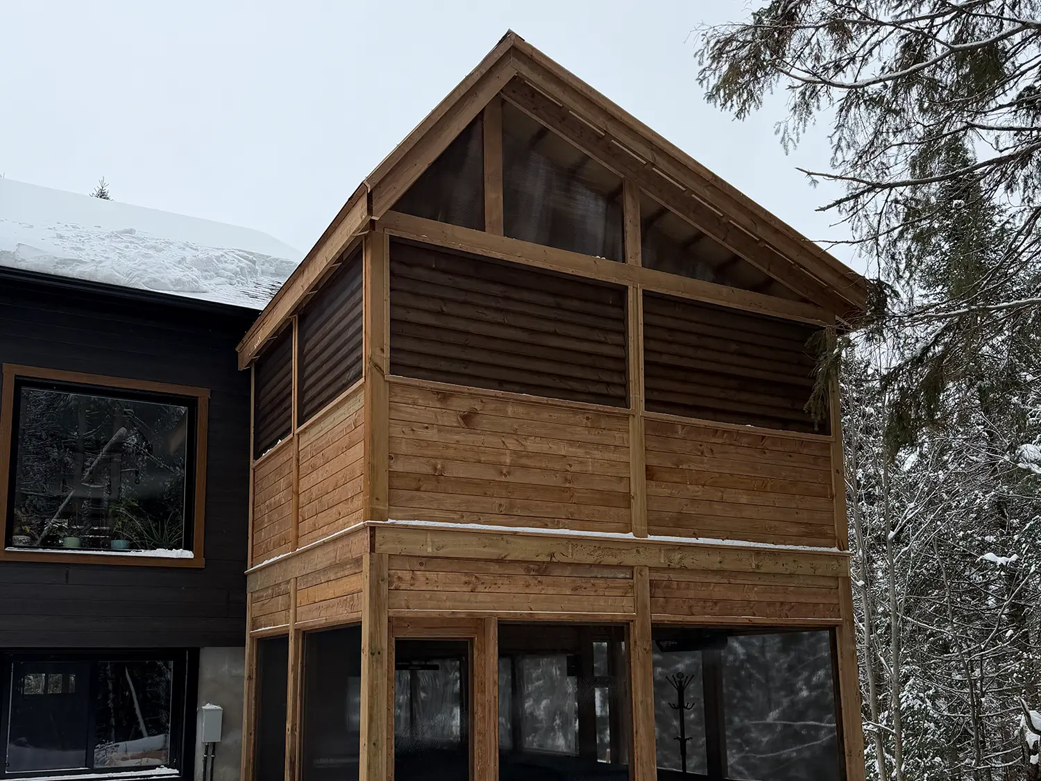 Construction d'une terrasse extérieure en bois