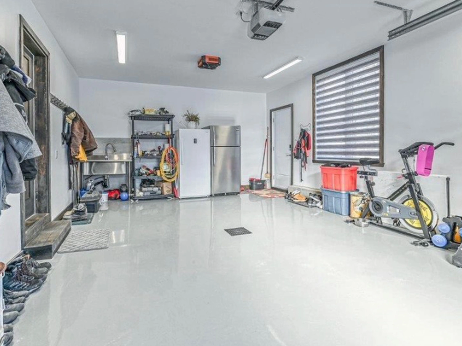 Garage Spacieux Rangement Maison Neuve