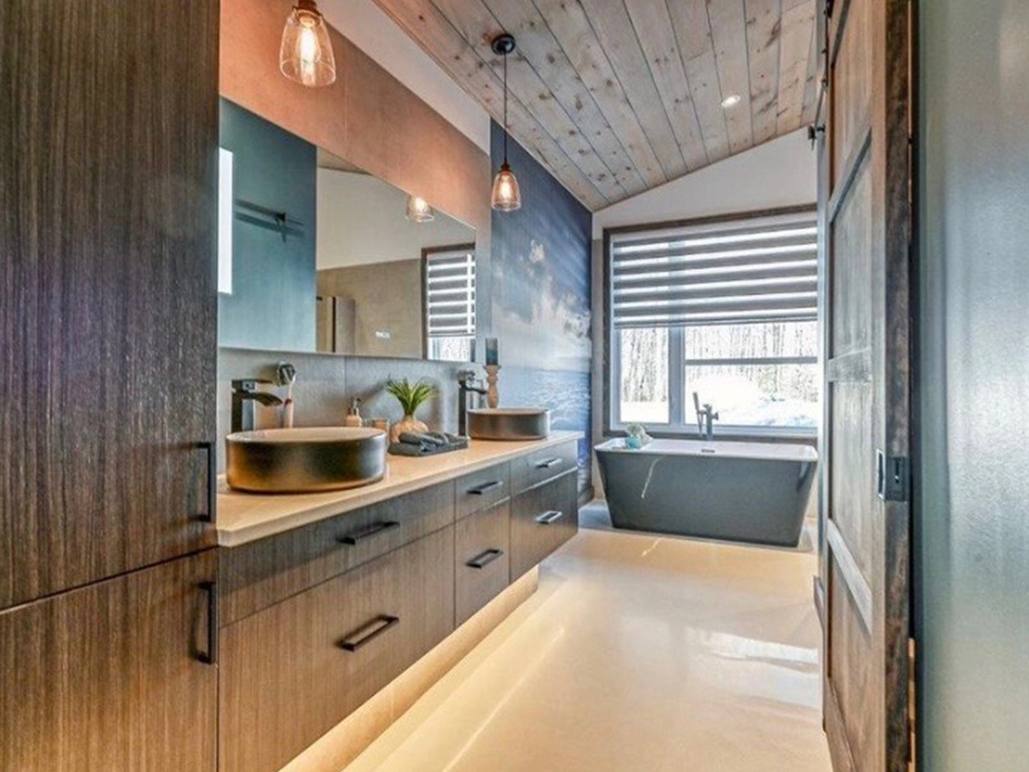 Salle De Bain Lumineuse Baignoire Construction